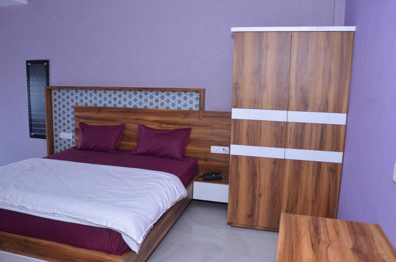 Hotel Blue Bell Raiwala Екстериор снимка